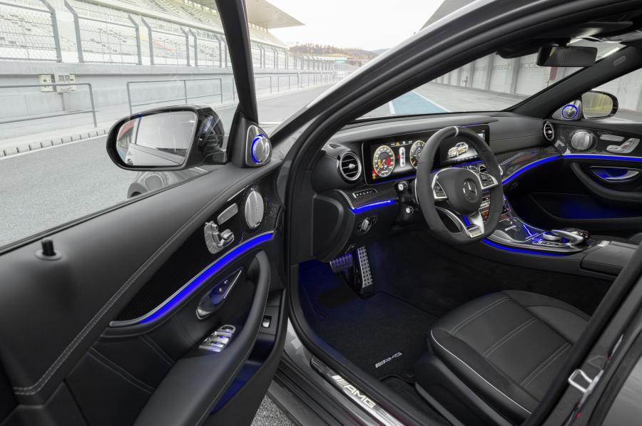 Интерьер Mercedes-AMG E63 S 4Matic 2017 года  (WW) (фото 6 из 52)
